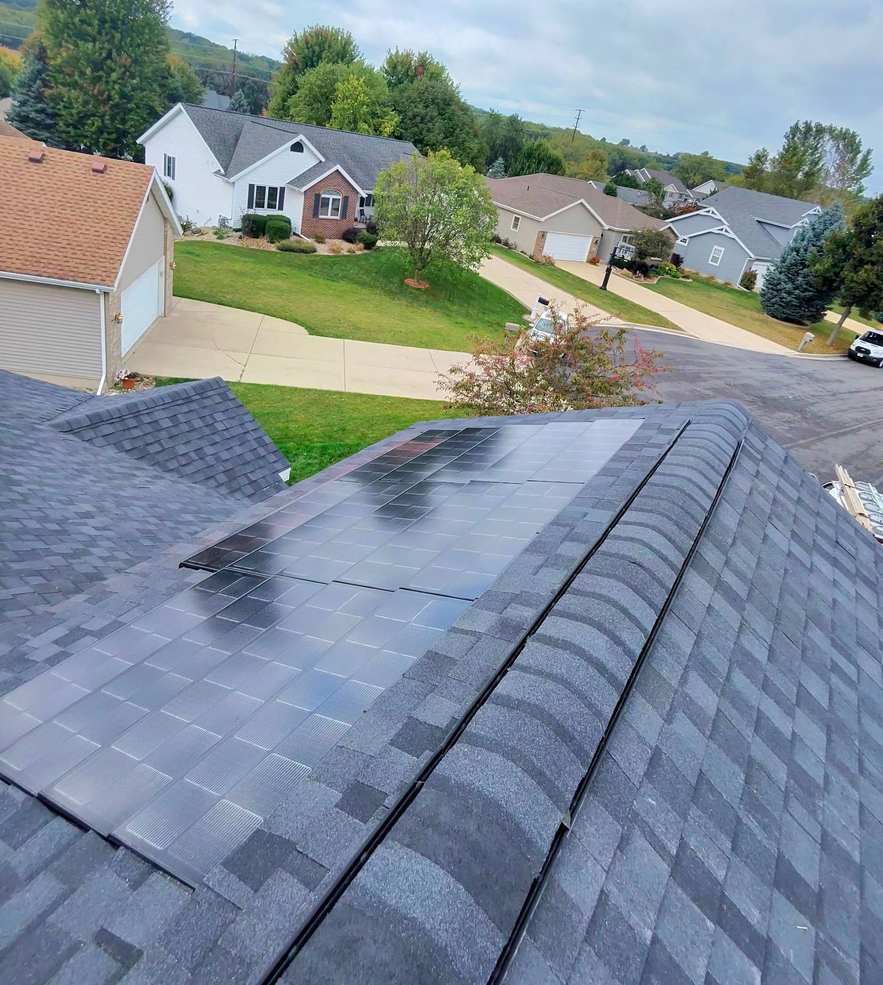solar-shingle-roof-with-ridge-cap-madison_WI_west_side%20%281%29.jpg solar-shingle-roof-with-ridge-cap-madison_WI_west_side%20%281%29.jpg