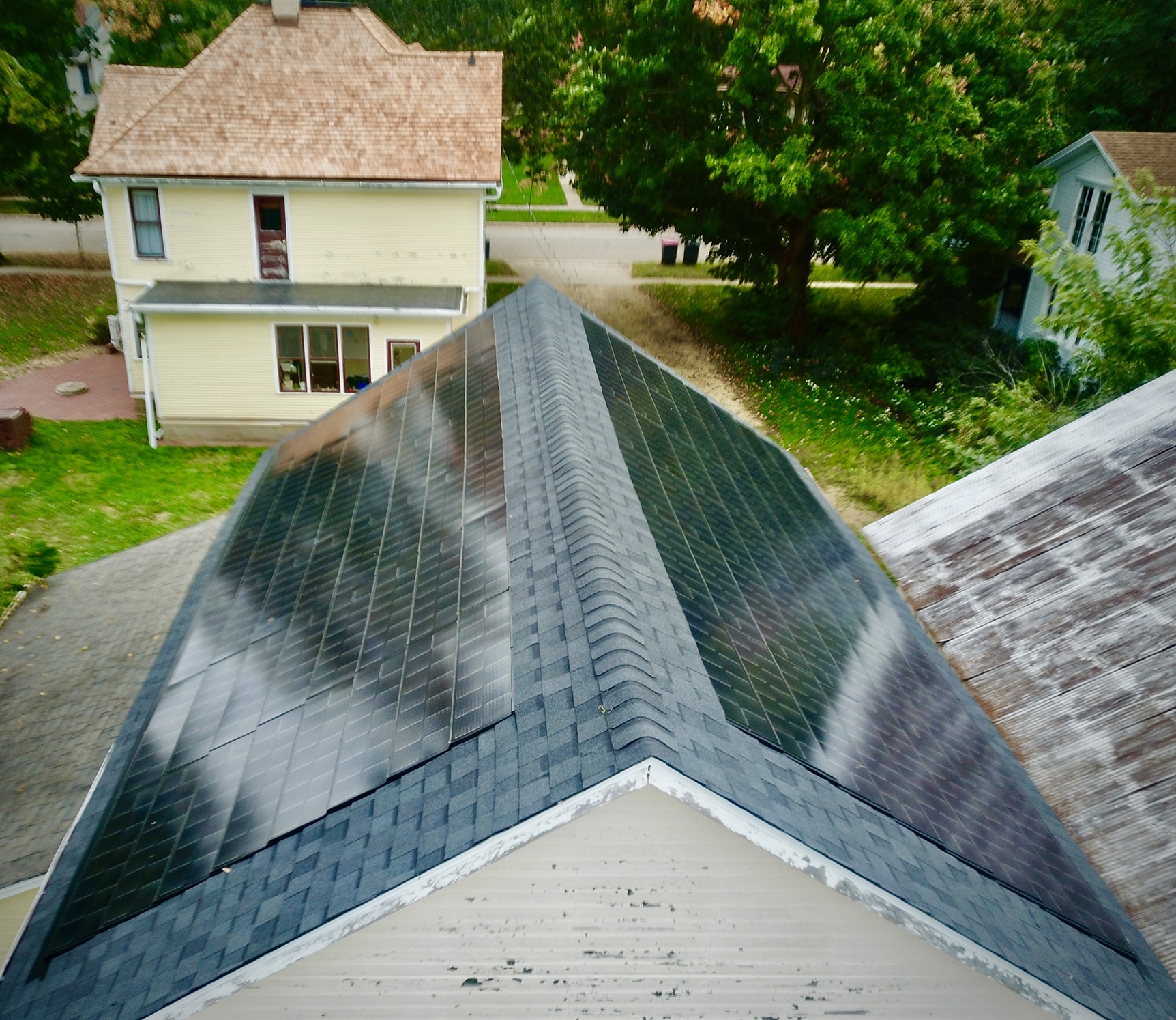 drone_sun_vault_roofing_barn_solar_roof_certainteed_solstice_shingle_Evansville_20250918_8small.jpg